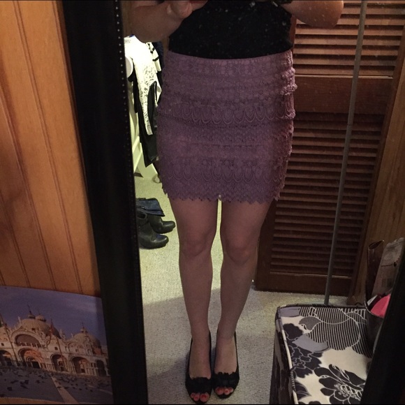 Floral-lace mini skirt - Picture 3 of 4