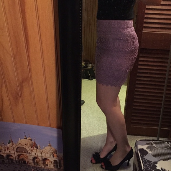 Floral-lace mini skirt - Picture 4 of 4