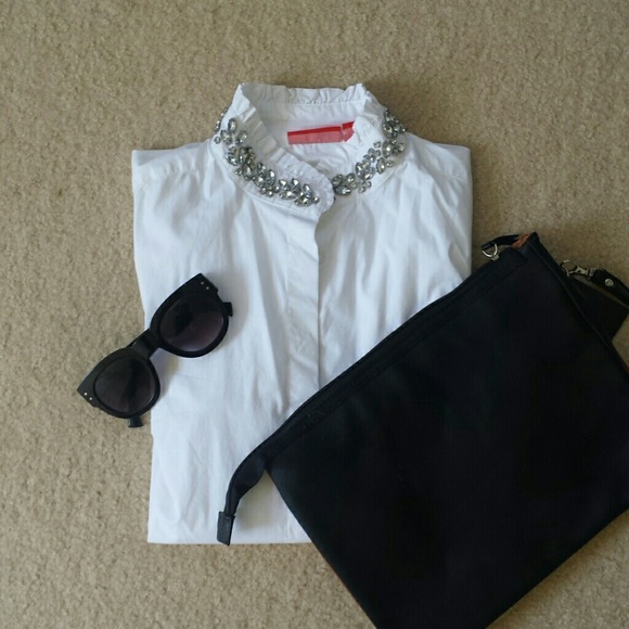 White blouse with collar rhinestones