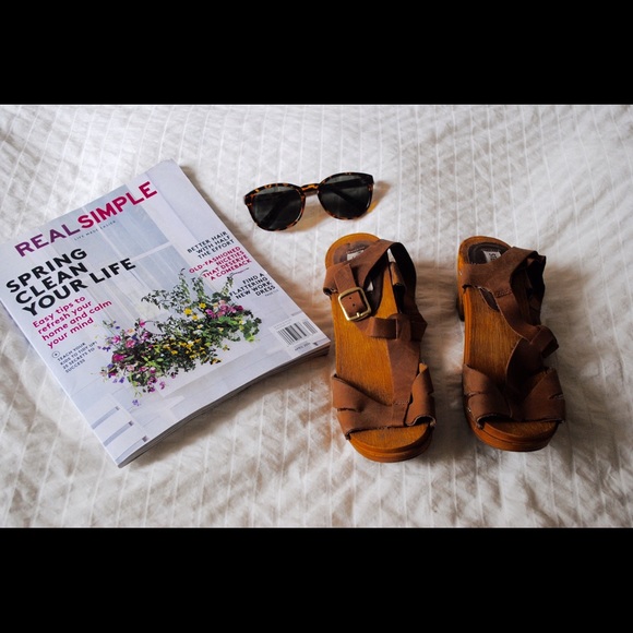 Wooden heel brown summer sandals