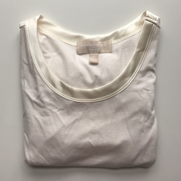 ❗️LAST CHANCE❗️Banana Republic • White Top