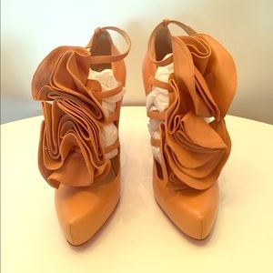 Christian Louboutin Dillian Flower Pump 41