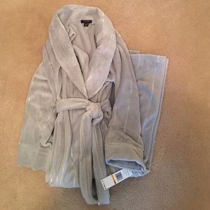Jones New York Robe