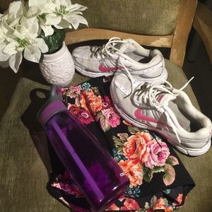 Nike dart 8 running shoes