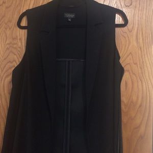 Long sleeveless blazer