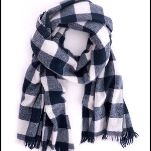 Vineyard Vines cashmere scarf