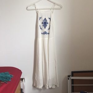 ✨ Reduced ✨ Embroidered White Dress