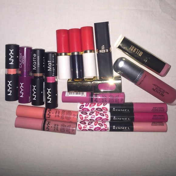 HUGE LIPSTICK / LIPGLOSS LOT