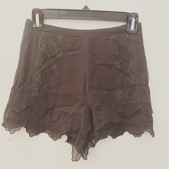TOPSHOP London Lace Panel High-Rise Flutter Shorts