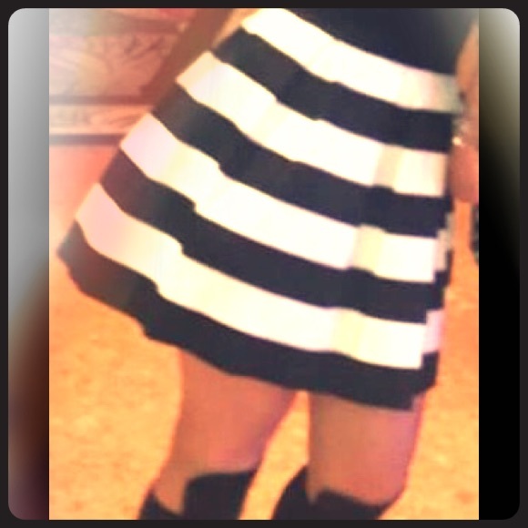 NWT Express high waisted full skirt