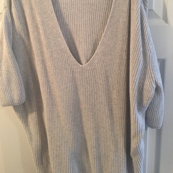 Light grey express sweater crop sleeves