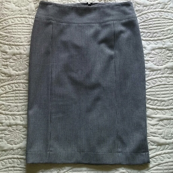 Houndstooth pencil skirt
