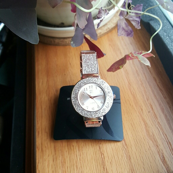 New york and company /watch