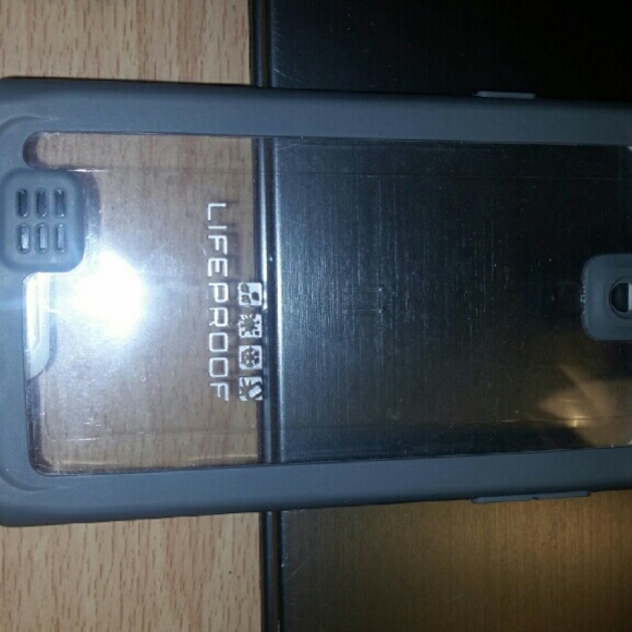Galaxy s4 lifeproof - Picture 1 of 2