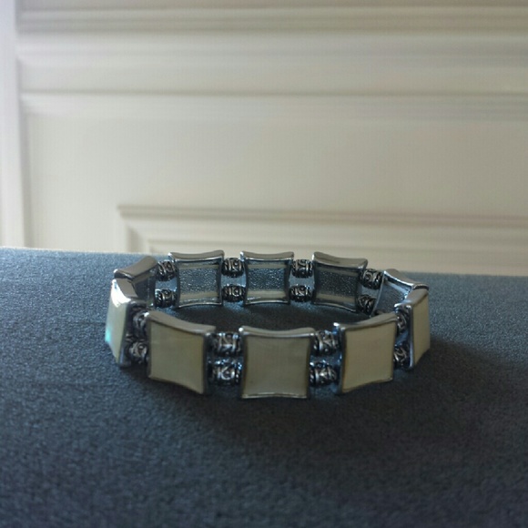 Silver with pearl stone bracelet