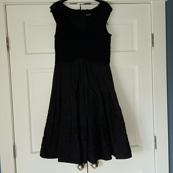Beautiful Adrianna Papell dress