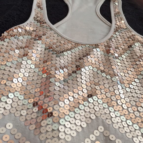 T-shirt with sequin design