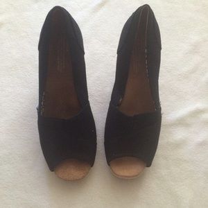 Tom's Black Wedges Amazing Condition Size 9