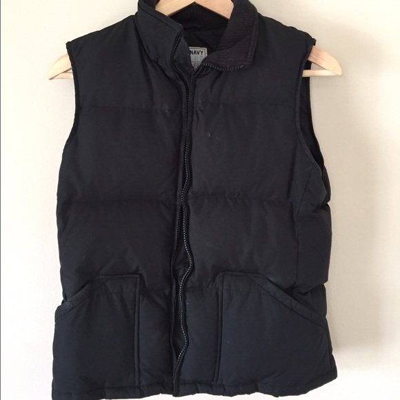 Black puffer vest