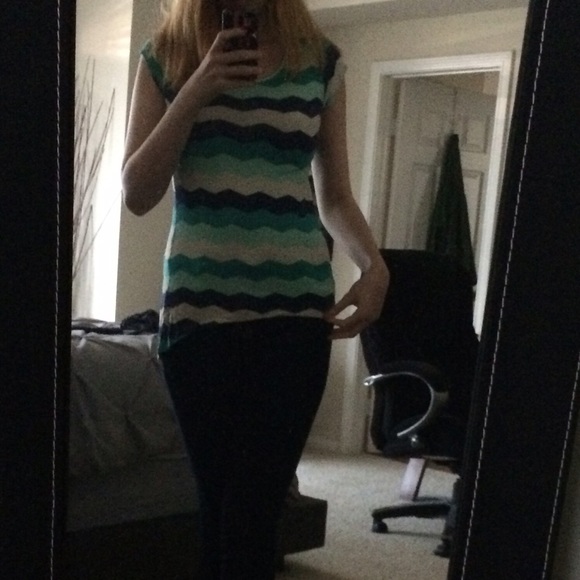 Cute Medium Spring Top! - Picture 3 of 3