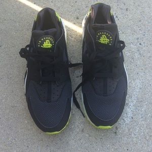 Nike huaraches. Men's 9