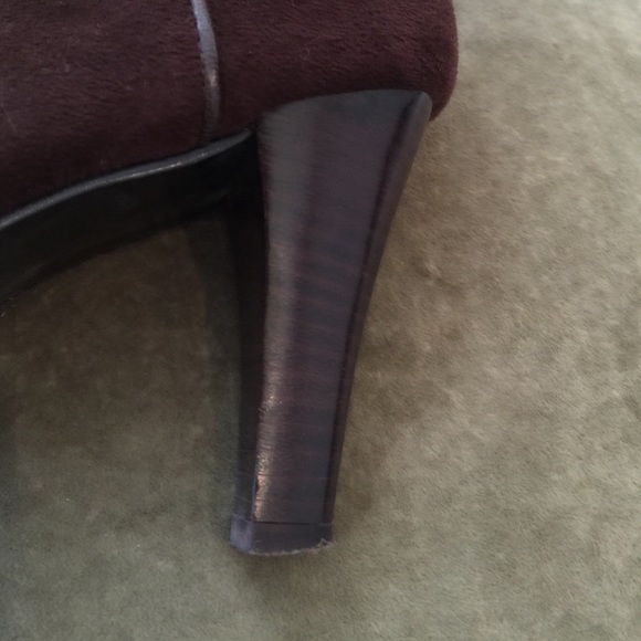 Size 8 microfibersuede boots. Like new. - Picture 2 of 4