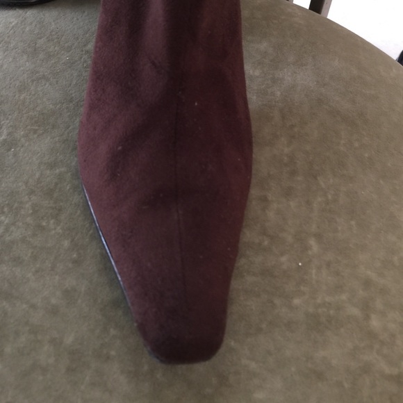 Size 8 microfibersuede boots. Like new. - Picture 3 of 4