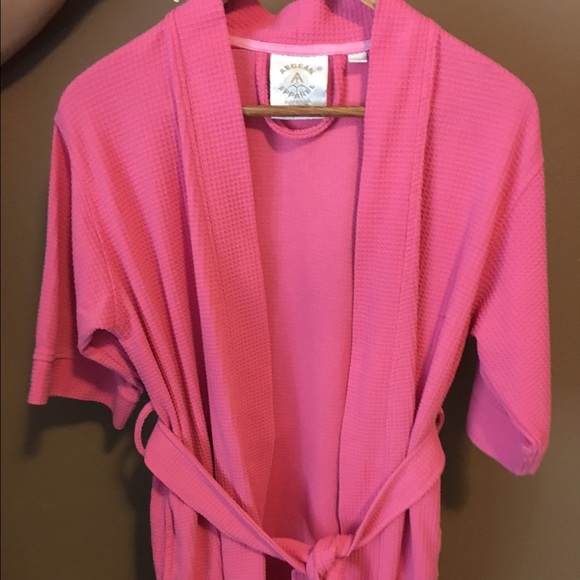 Hot pink robe - Picture 1 of 3