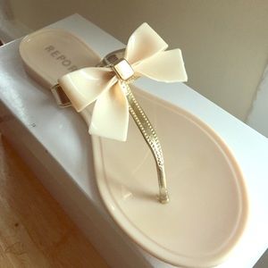 Report Bow Sandals size 7