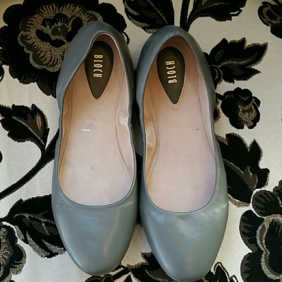 Brand new size 8 Bloch leather flats
