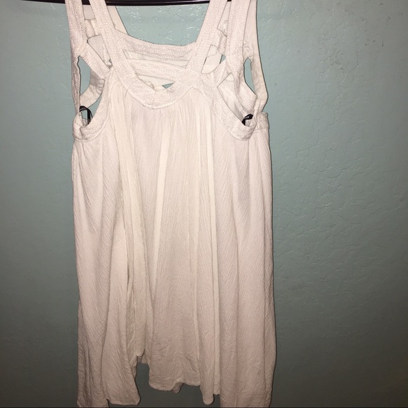 White geometric top flowy dress - Picture 2 of 3