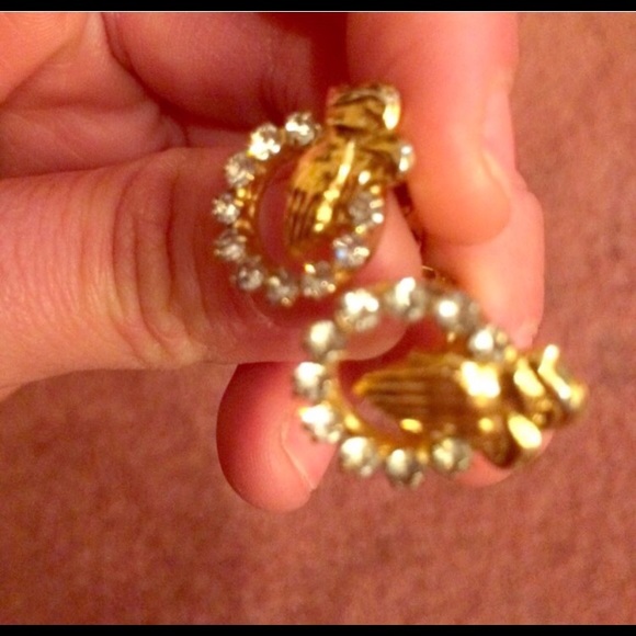 4 pairs of Earrings bundle - Picture 3 of 4