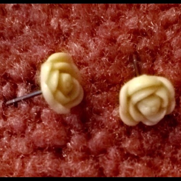4 pairs of Earrings bundle - Picture 4 of 4