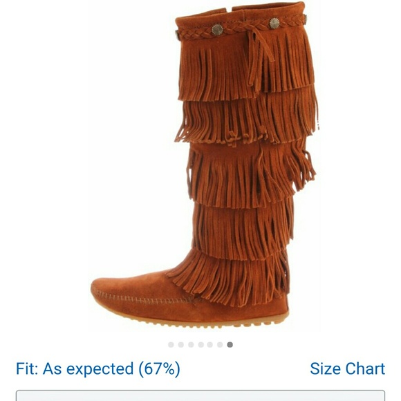 Like new fringed minnetonka moccasin boots size 6