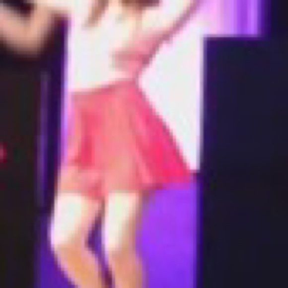 Cherry red skater skirt - Picture 3 of 3