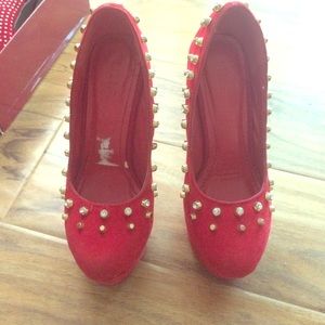Red pumps