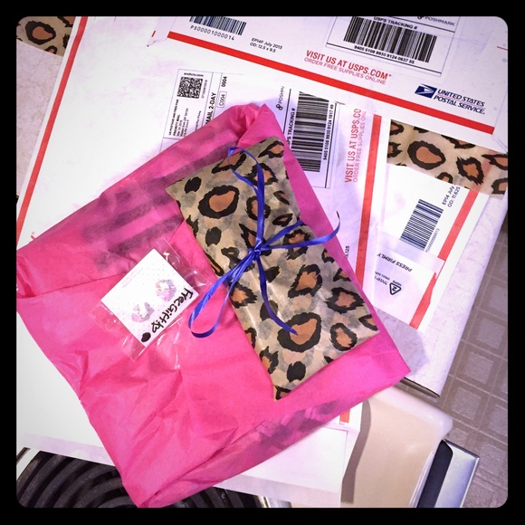 Kathy & Emilee ur package is on its way!🎁🎀