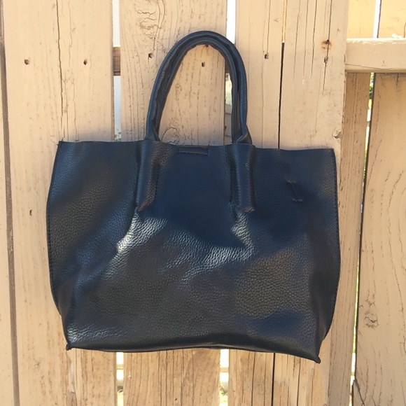 ‼️ SOLD ‼️black faux leather handbag