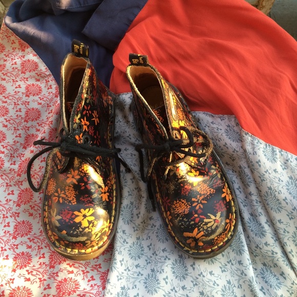 Dr. Martens Shoes - Dr. Martens Floral Girls 11
