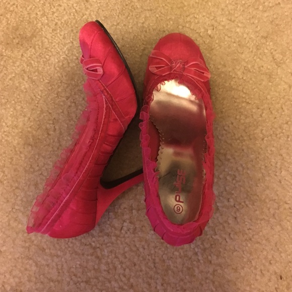 Pink high heels - Picture 1 of 3