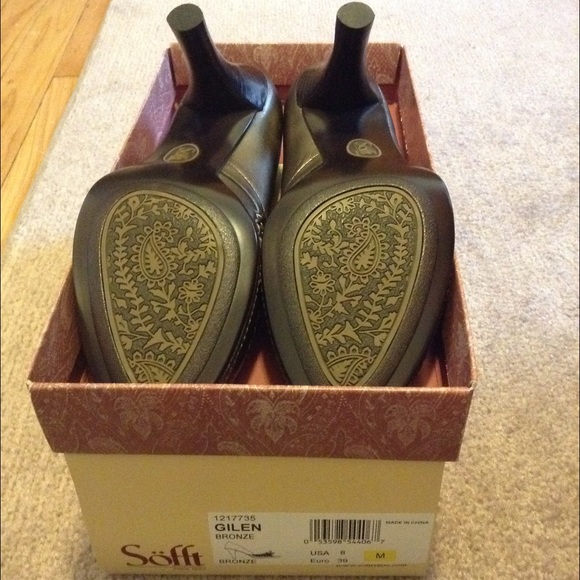 NWT Bronze Sofft Peep Toe Heels - Picture 3 of 4