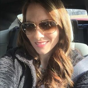 Meet your Posher, Cara