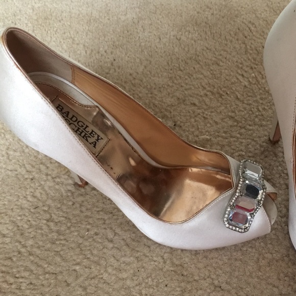 Badgley Mischka Shoes - Badgley Mischka peep toe pumps