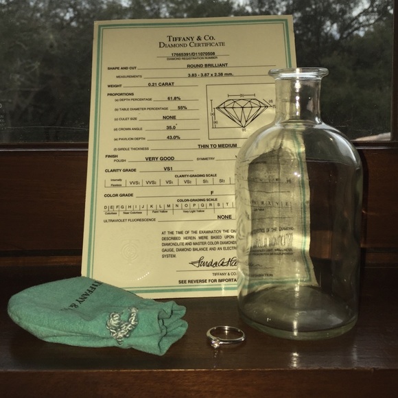 Tiffany & Co. Diamond Ring - Picture 2 of 4