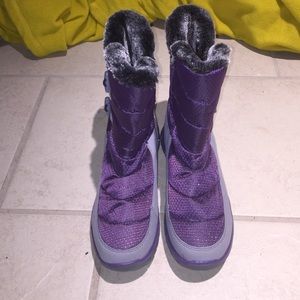 Snow boots