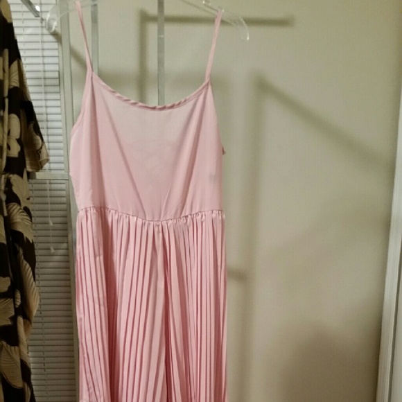 NWOT/UNWORN PINK RUFFLE BACK JUMPSUIT - Picture 2 of 4