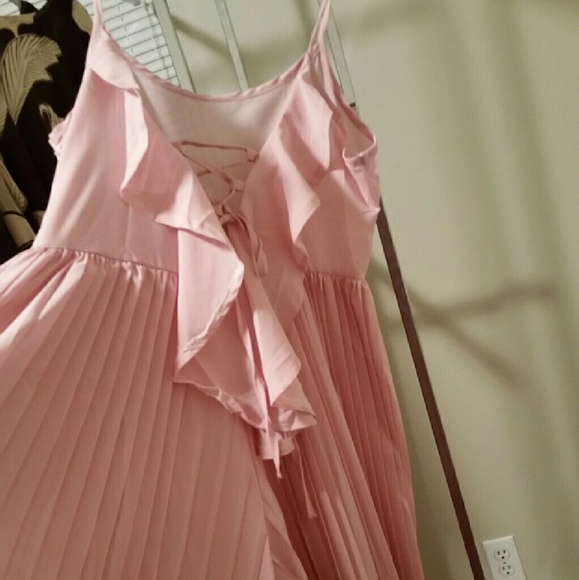 NWOT/UNWORN PINK RUFFLE BACK JUMPSUIT - Picture 3 of 4
