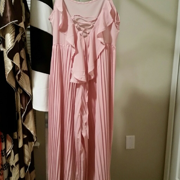 NWOT/UNWORN PINK RUFFLE BACK JUMPSUIT - Picture 4 of 4