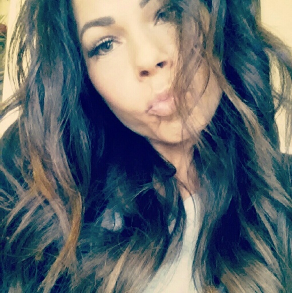 Meet your Posher, Angie - Picture 1 of 1