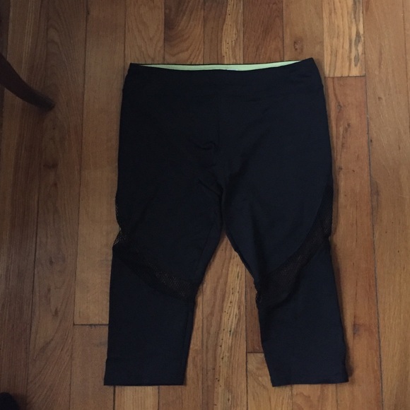 Black crop leggings
